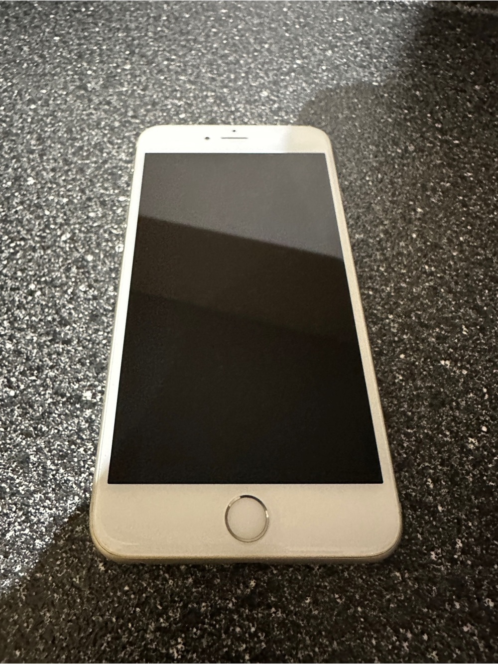 Apple iPhone 6Splus in Silver - Reliable Smartphone